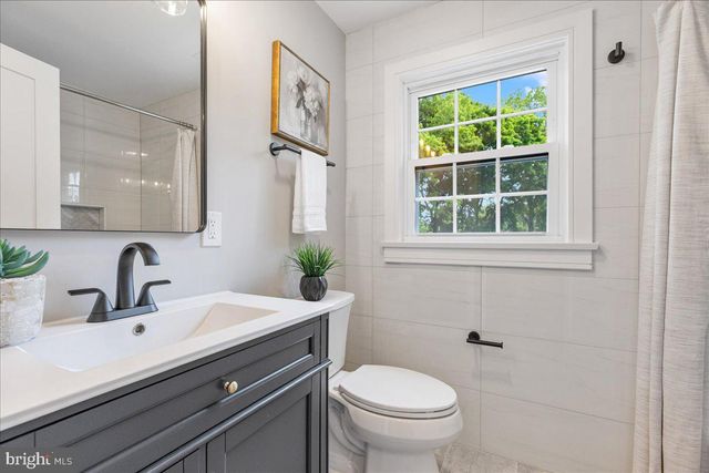 132 W WELLING AVE, Pennington, NJ 08534