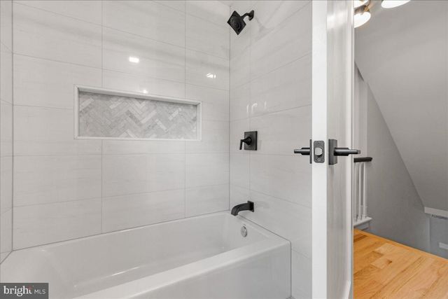 132 W WELLING AVE, Pennington, NJ 08534