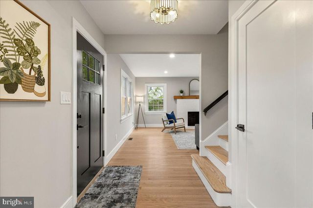 132 W WELLING AVE, Pennington, NJ 08534