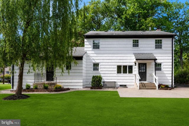 132 W WELLING AVE, Pennington, NJ 08534