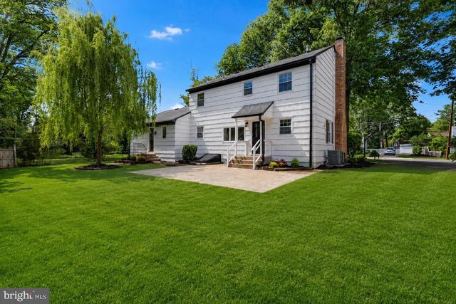 132 W WELLING AVE, Pennington, NJ 08534