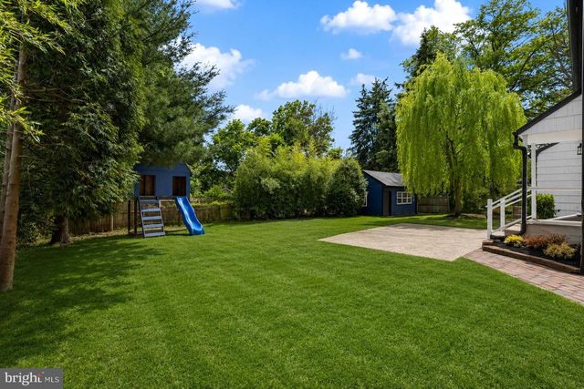132 W WELLING AVE, Pennington, NJ 08534