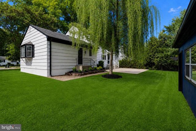 132 W WELLING AVE, Pennington, NJ 08534