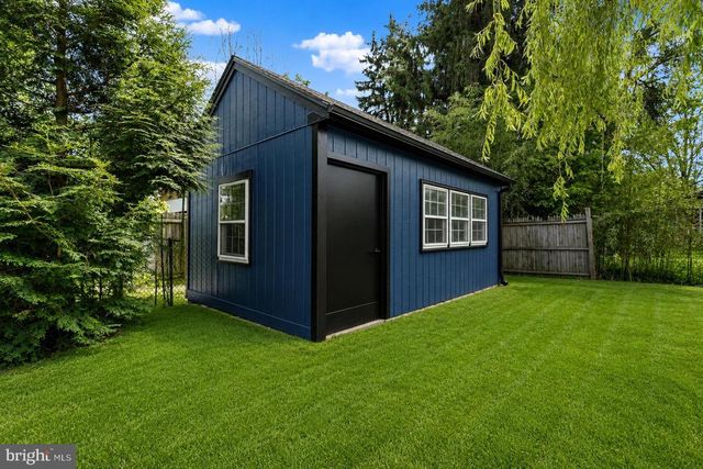 132 W WELLING AVE, Pennington, NJ 08534