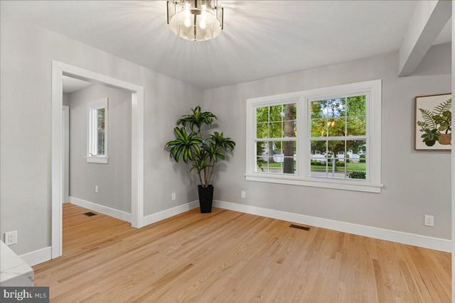 132 W WELLING AVE, Pennington, NJ 08534