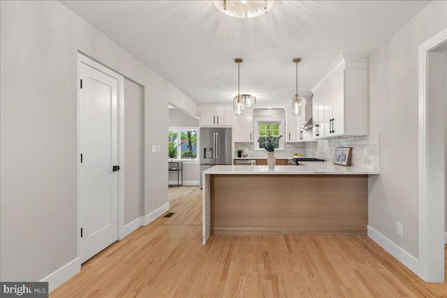 132 W WELLING AVE, Pennington, NJ 08534