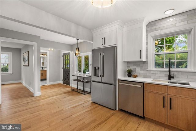132 W WELLING AVE, Pennington, NJ 08534