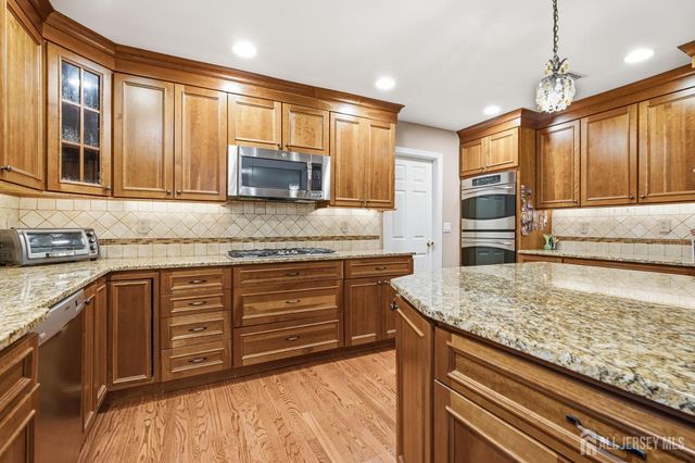 4 Woodruff Road, Edison, NJ 08820