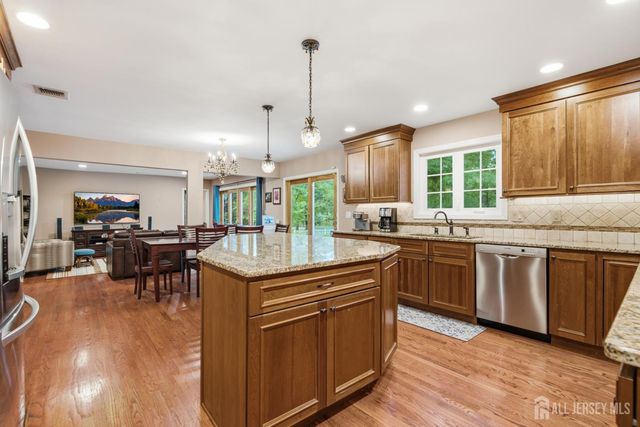 4 Woodruff Road, Edison, NJ 08820