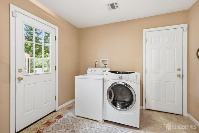 4 Woodruff Road, Edison, NJ 08820
