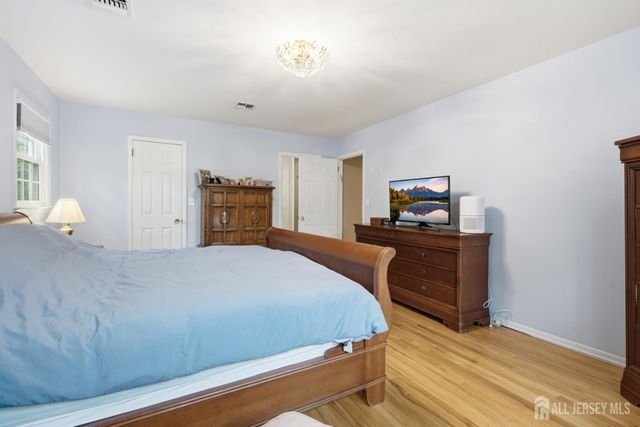 4 Woodruff Road, Edison, NJ 08820