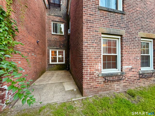 42 Warren Street Ground, New Haven, CT 06511