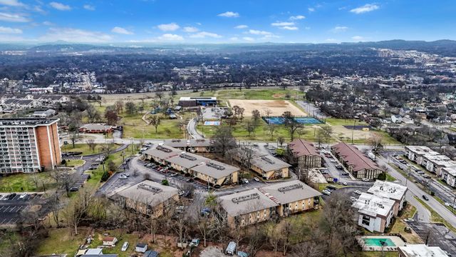 555 N DuPont Ave Apt B37, Madison, TN 37115