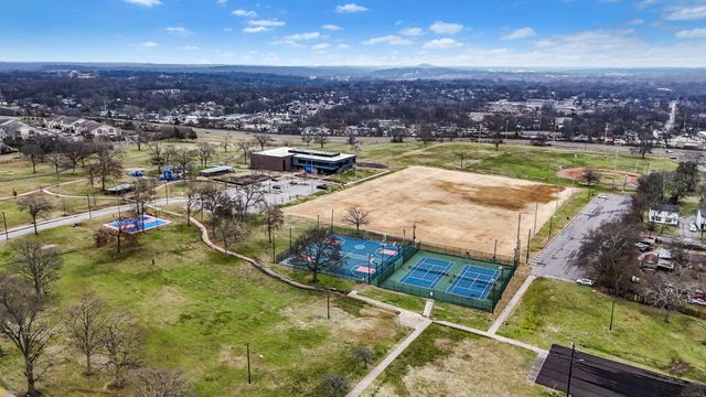 555 N DuPont Ave Apt B37, Madison, TN 37115