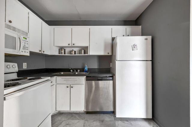 555 N DuPont Ave Apt B37, Madison, TN 37115