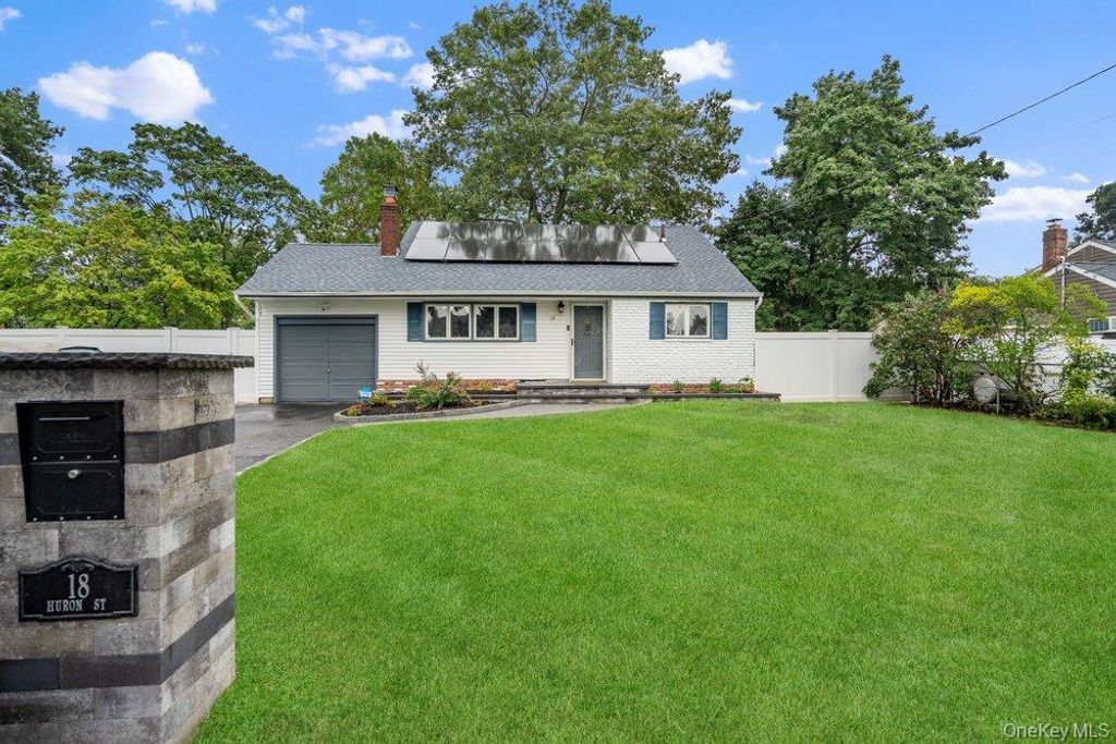 18 Huron Street, Port Jefferson Station, NY 11776 — exterior