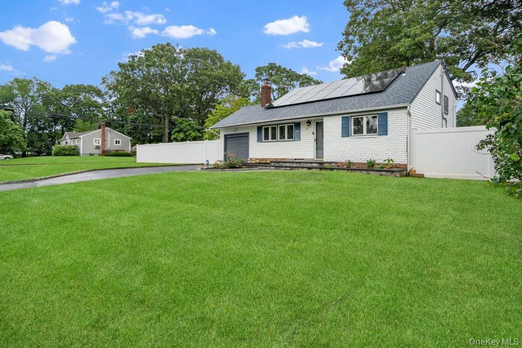 18 Huron Street, Port Jefferson Station, NY 11776 — photo 2