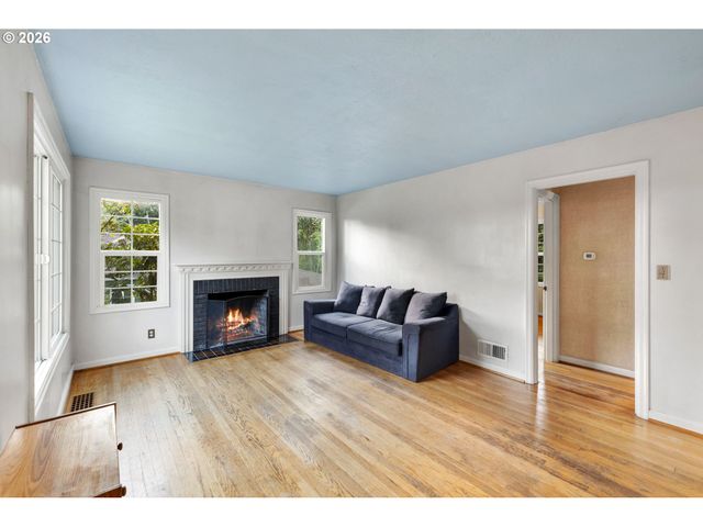 2231 Sw MARTHA St, Portland, OR 97239