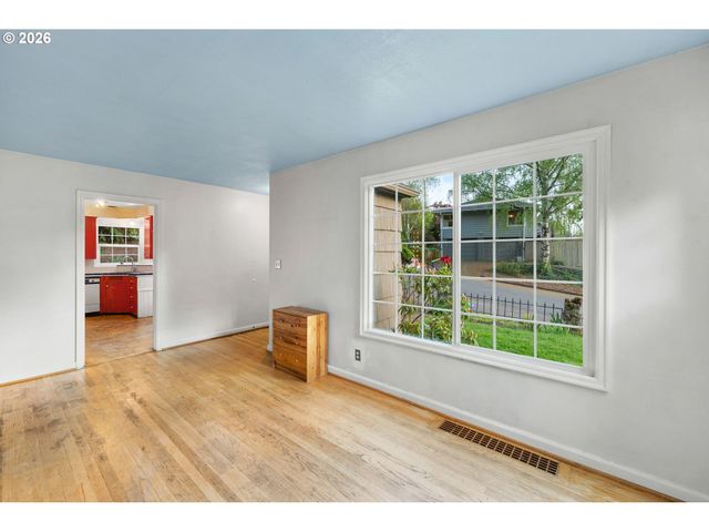 2231 Sw MARTHA St, Portland, OR 97239