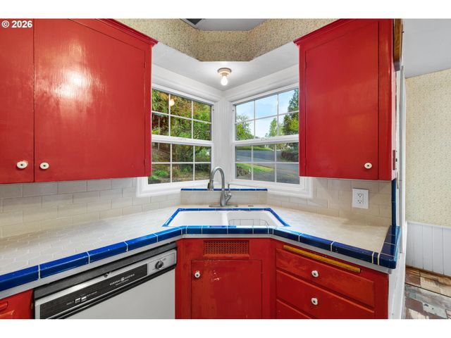 2231 Sw MARTHA St, Portland, OR 97239