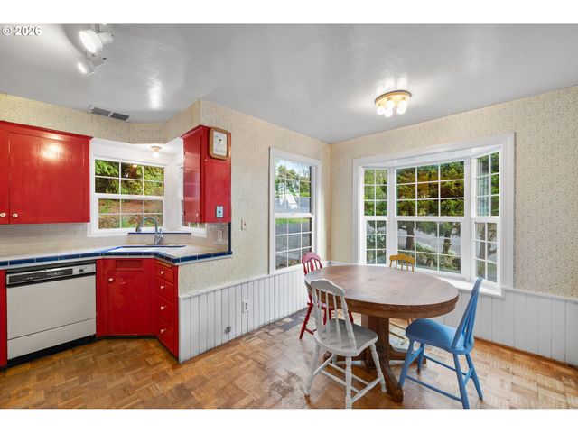 2231 Sw MARTHA St, Portland, OR 97239