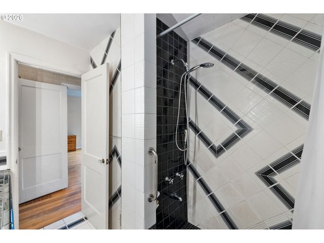 2231 Sw MARTHA St, Portland, OR 97239