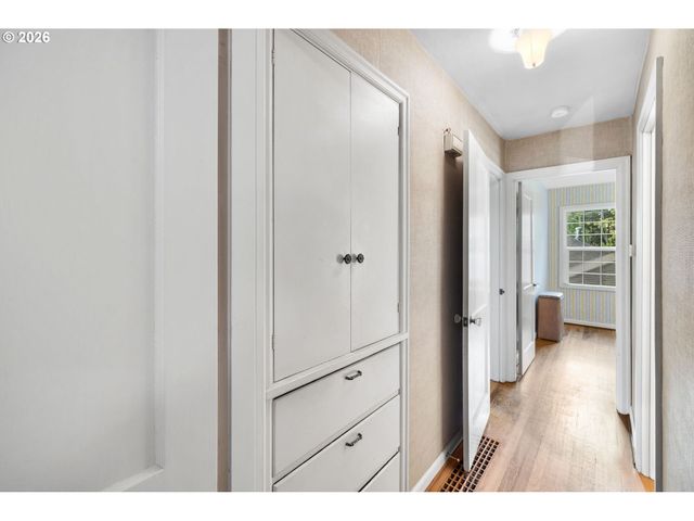 2231 Sw MARTHA St, Portland, OR 97239