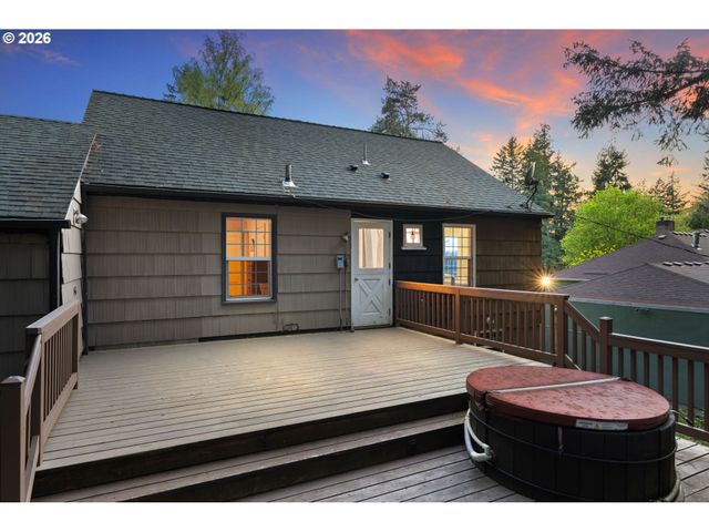 2231 Sw MARTHA St, Portland, OR 97239