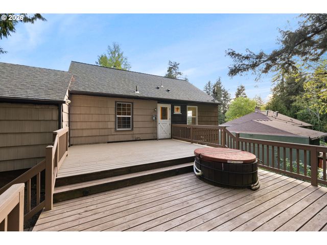 2231 Sw MARTHA St, Portland, OR 97239