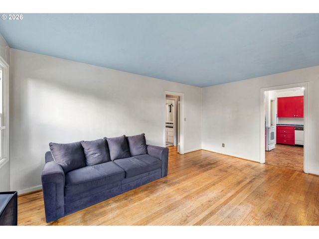 2231 Sw MARTHA St, Portland, OR 97239