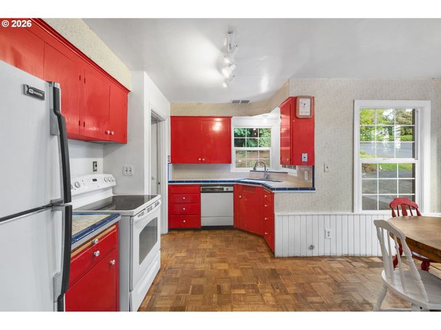 2231 Sw MARTHA St, Portland, OR 97239