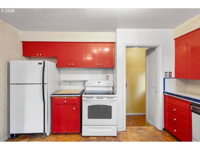 2231 Sw MARTHA St, Portland, OR 97239