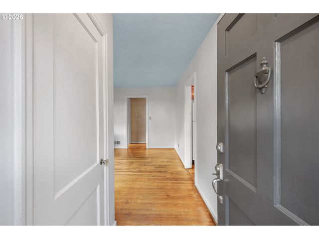 2231 Sw MARTHA St, Portland, OR 97239