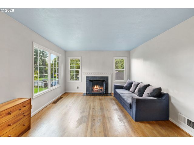 2231 Sw MARTHA St, Portland, OR 97239