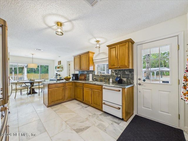 129 GRASSY Lane, Palatka, FL 32177