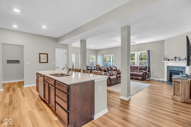 1195 S Aberdeen Drive, Franklin, IN 46131