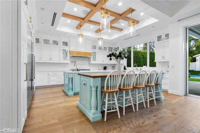 12345 Huston, Valley Village, CA 91607