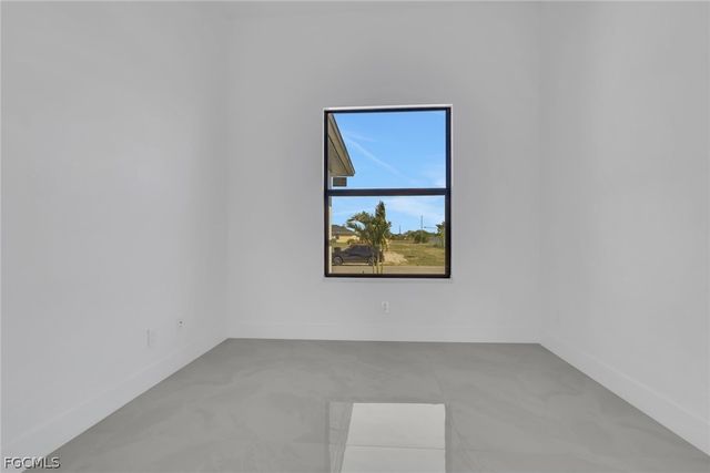 922 NE 5th AVE, Cape Coral, FL 33909