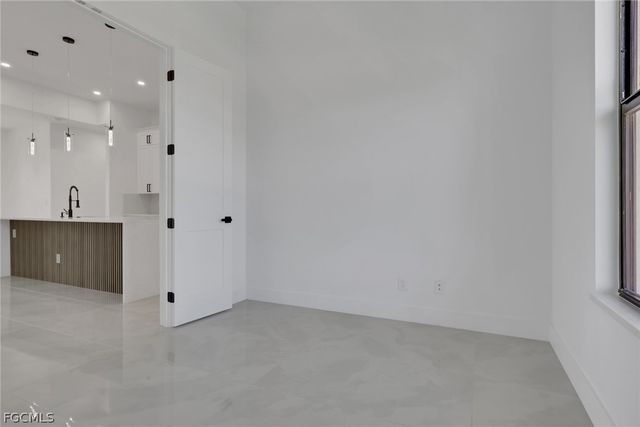 922 NE 5th AVE, Cape Coral, FL 33909