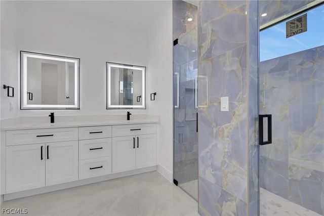 922 NE 5th AVE, Cape Coral, FL 33909