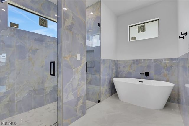 922 NE 5th AVE, Cape Coral, FL 33909