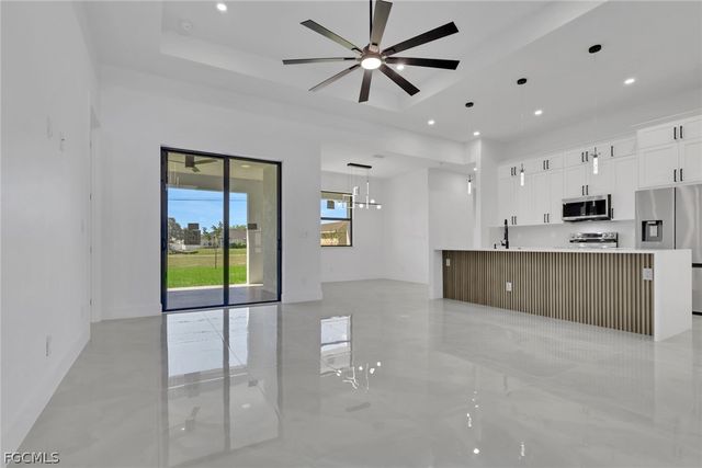 922 NE 5th AVE, Cape Coral, FL 33909