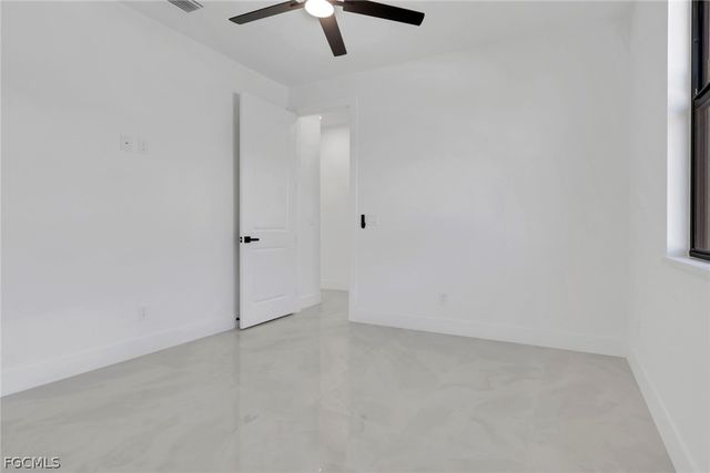 922 NE 5th AVE, Cape Coral, FL 33909