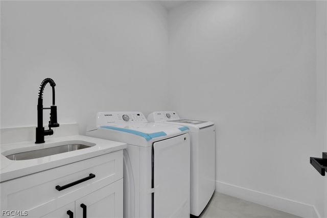 922 NE 5th AVE, Cape Coral, FL 33909