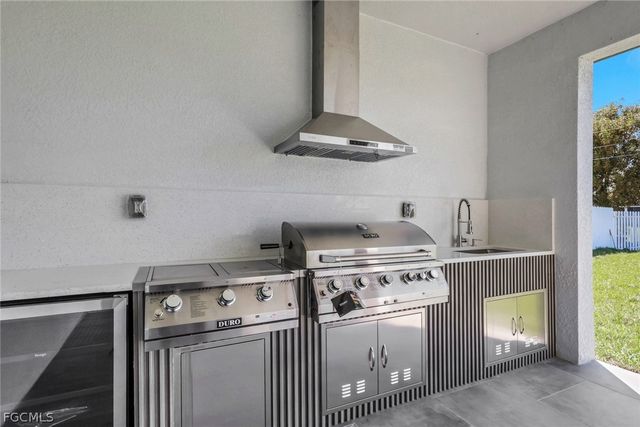 922 NE 5th AVE, Cape Coral, FL 33909