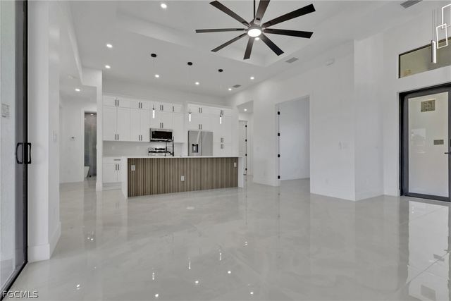 922 NE 5th AVE, Cape Coral, FL 33909