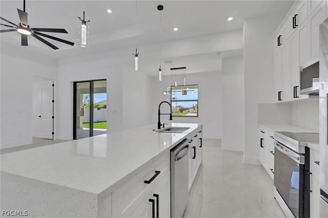 922 NE 5th AVE, Cape Coral, FL 33909