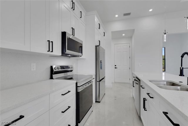 922 NE 5th AVE, Cape Coral, FL 33909