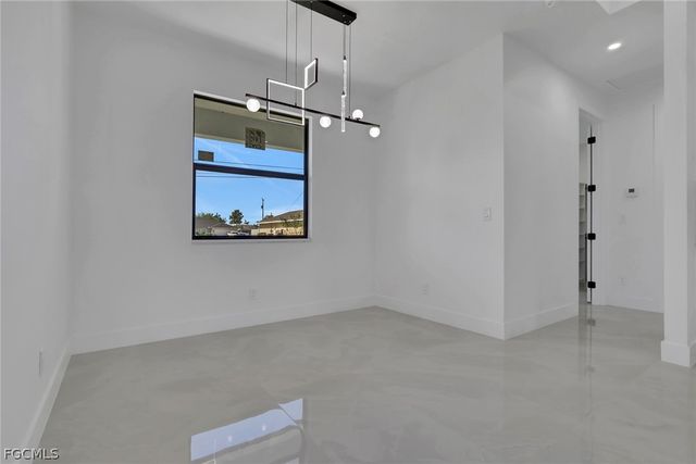 922 NE 5th AVE, Cape Coral, FL 33909