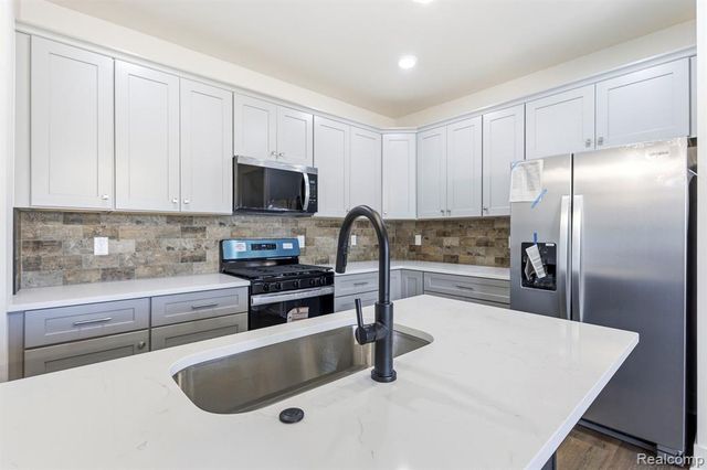 26827 Alma Street, Chesterfield, MI 48051